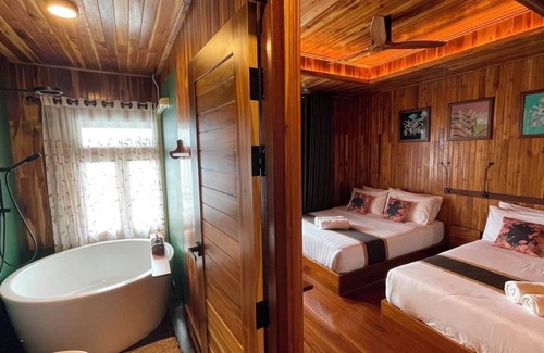 Thong Pha Phum Hotel | The Floating Lake House