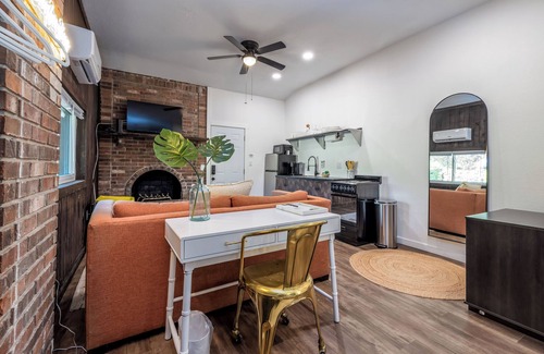 Sanford Apartment | The Florida Room - Eclectic Studio in Sanford, FL!