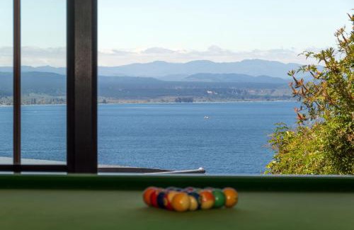 Acacia Bay Cabin | The Flying Trout Boutique Lodge