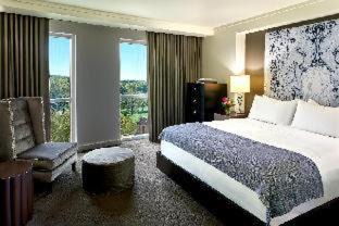 West Plaza Hotel | The Fontaine