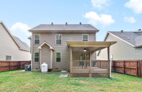 Clarksville House | The Fox House (615 Fox Path) Spacious 3-Bedroom Home in Clarksville, TN