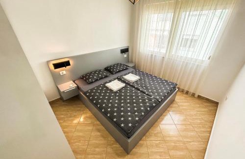 Shkembi i Kavajes Apartment | The Frameless View