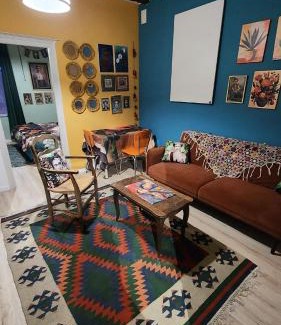 Sille-le-Guillaume Apartment | The Frida
