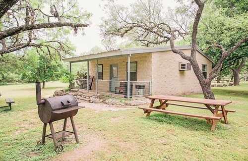 Uvalde County Cabin | The Frio River and a Cozy 2-bedroom cabin - Original Cabin #2