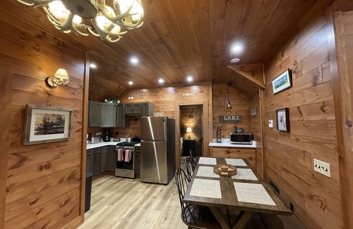 Old Forge House | "The Fulton," a 3-bedroom, luxury waterfront cabin at The Lakes Old Forge