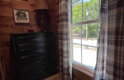 Old Forge House | "The Fulton," a 3-bedroom, luxury waterfront cabin at The Lakes Old Forge