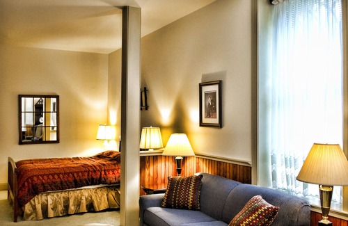 Reading House | The Gables at Stirling Guest Hotel