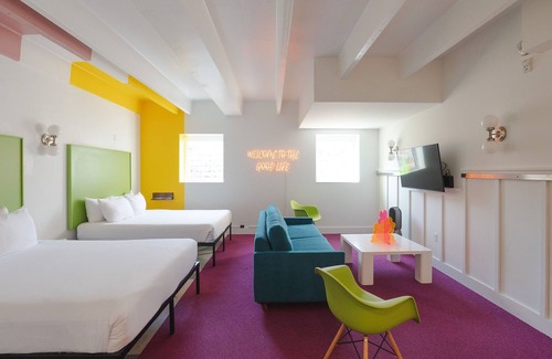 East Hill Hotel | The Gallatin Double Queen Suite has 2 Queen Beds