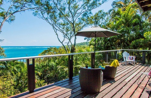 Seventeen Seventy House | The Gallery 1770 waterfront - directly across from a calm water beach, pet welcome