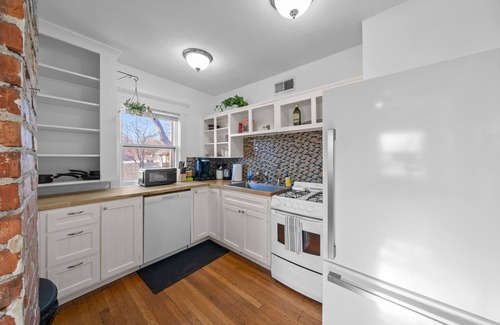 Midtown - Westport Apartment | The Gallery - Beautiful 2BD/1BA Westport Apartment with Balcony