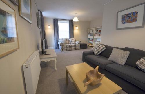 Kirriemuir House | The Gallery Flat, 4 Tannage Brae