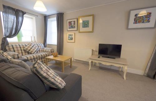 Kirriemuir House | The Gallery Flat, 4 Tannage Brae
