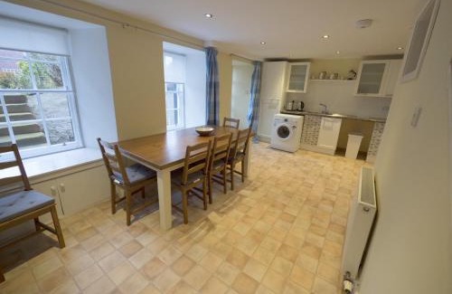 Kirriemuir House | The Gallery Flat, 4 Tannage Brae