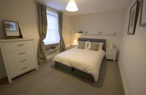 Kirriemuir House | The Gallery Flat, 4 Tannage Brae