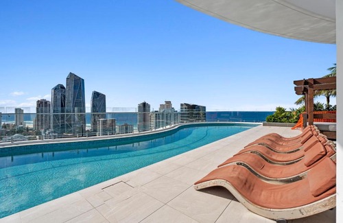 Broadbeach Apartment | The Gallery - Q Stay