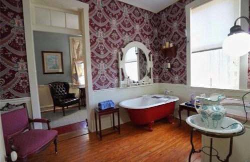 Hermann Bed & Breakfast | The Gallery