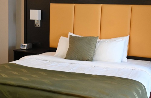Gananoque Hotel | The Gananoque Inn