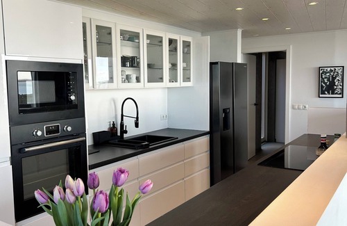Varmahli Apartment | The Garage