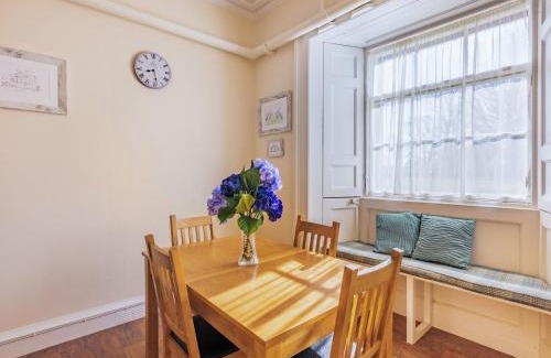 Paxton Apartment | The Garden Apartment - Uk48320