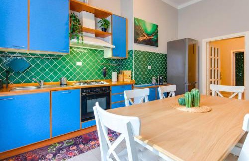 Reggio nell'Emilia Apartment | [The Garden] Centro Storico + Free Parking + Wi-Fi