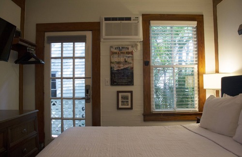 Historic Seaport Bed & Breakfast | The Garden House