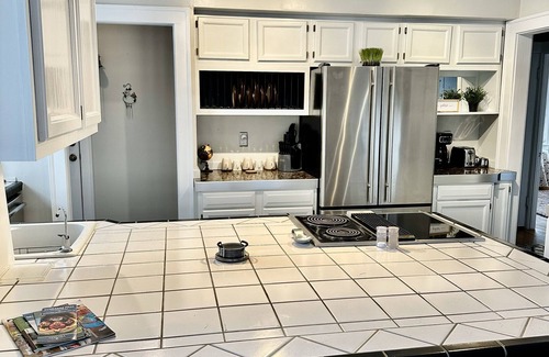 Benson House | The Garden Loft Bungalow- Dundee Close To Everything Omaha!