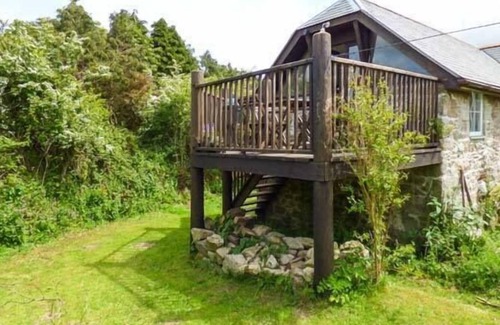Penryn Apartment | THE GARDEN STUDIO, pet friendly, character holiday cottage in Mabe