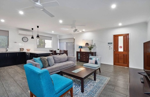 Bungalow Apartment | The Garden Suite at Buchan House- Comfort and Convenience Minutes from Cairns!