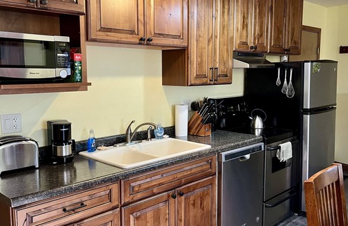 International Falls Apartment | The Garden Suite at Bear Ridge on Rainy Lake
