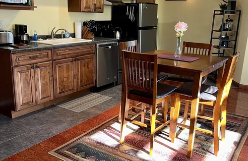 International Falls Apartment | The Garden Suite at Bear Ridge on Rainy Lake