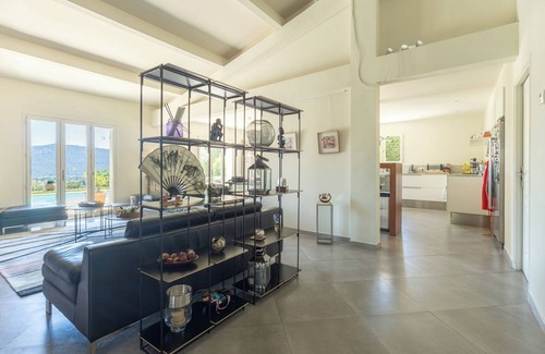 Gemenos Villa | The Garlaban setting