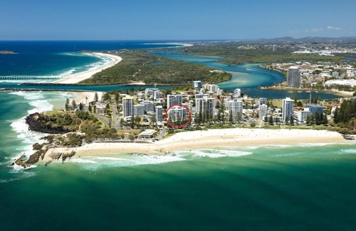 Coolangatta Apartment | The Garland Unit 702 Beachfront Apartment in Rainbow Bay Coolangatta