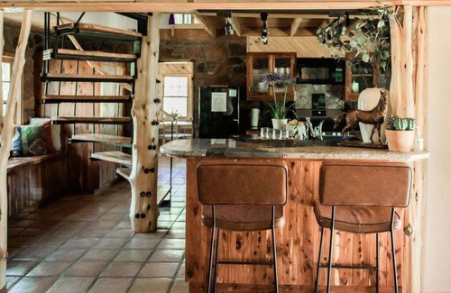 Edmond House | The Gate House, 1 Bedroom Cabin - Edmond, OK