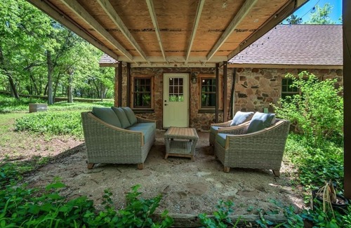Edmond House | The Gate House, 1 Bedroom Cabin - Edmond, OK