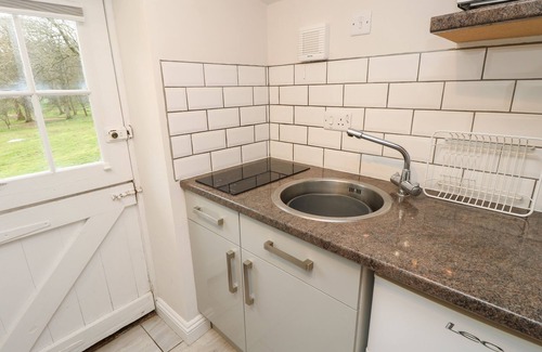 Godshill Cottage | THE GATE HOUSE, pet friendly, character holiday cottage in Wroxall