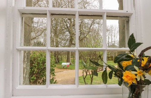 Godshill Cottage | THE GATE HOUSE, pet friendly, character holiday cottage in Wroxall