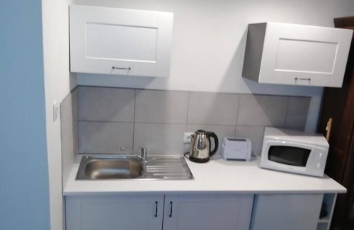 Taize-Maulais Apartment | The Gatekeepers Cottage single room studio appartment, kitchen, bathroom