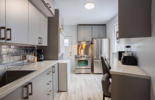 Griffintown Apartment | The Gathering Loft | 4BR Cozy-Chic Escape