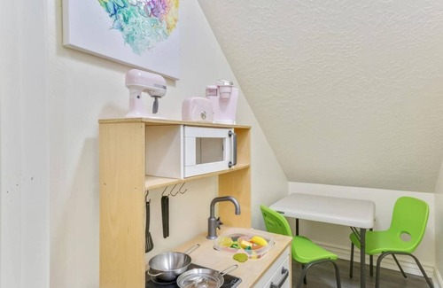 Orem House | The Gathering Place for Paws, Friends, and Family