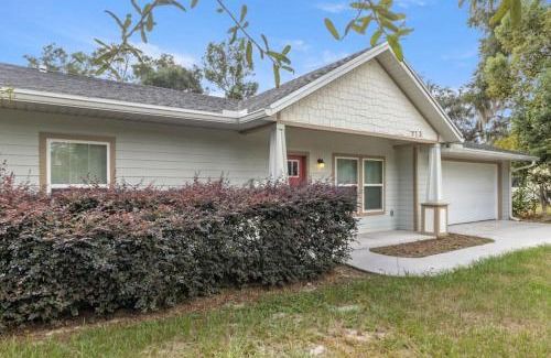 Gainesville House | The Gator Grove Retreat