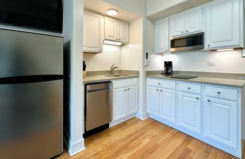 Evanston Apartment | The Gem Museum Suites