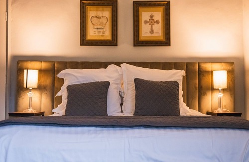 Wedmore House | The George Inn