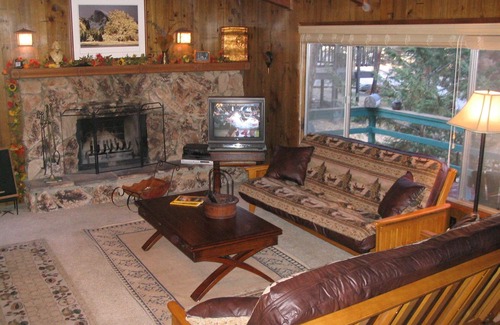 Wrightwood House | The Getaway Chalet - 3bd, 2ba, Spacious And Nicely Furnished Home Backs To Fores