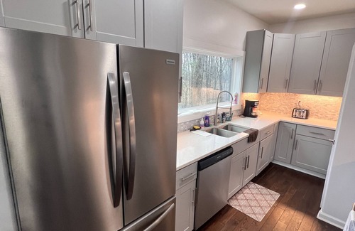 Carrollton House | The Getaway House ATL- BED AND BREAKFAST! Luxury Brand New Mansion On 4 Acres!