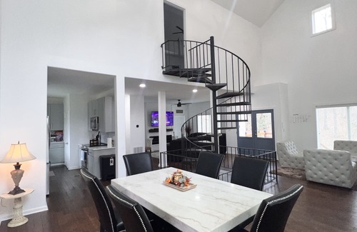 Carrollton House | The Getaway House ATL- BED AND BREAKFAST! Luxury Brand New Mansion On 4 Acres!