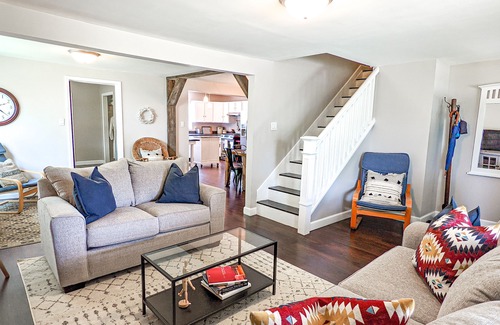 Three Oaks House | The Getaway - Three Oaks Cottage 3 BR 1.5 Bath - Week Stay Discount
