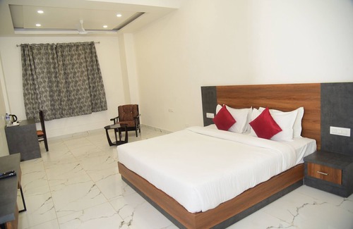 Pali Hotel | The Girvar