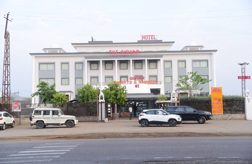 Pali Hotel | The Girvar