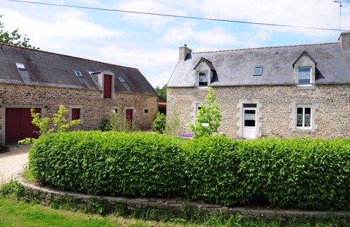 Ploneour-Lanvern House | The gite of Marie: Between Lake and beaches of white sand in South Finistère.