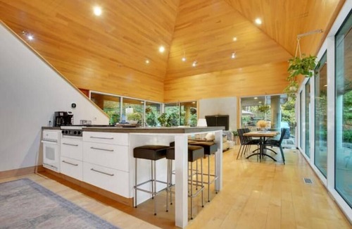 Mohnton House | The Glass Estate -Hot Tub, Theatre Room, & NEW Patio